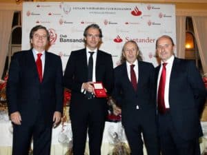 Acto de entrega de la Insignia de Oro del Club Bansander a Íñigo de la Serna