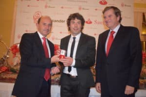 Acto de entrega de la Insignia de Oro del Club Bansander a Óscar Freire